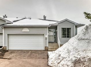 157 N Hawkstone Mnr NW, Calgary, AB T3G3X2