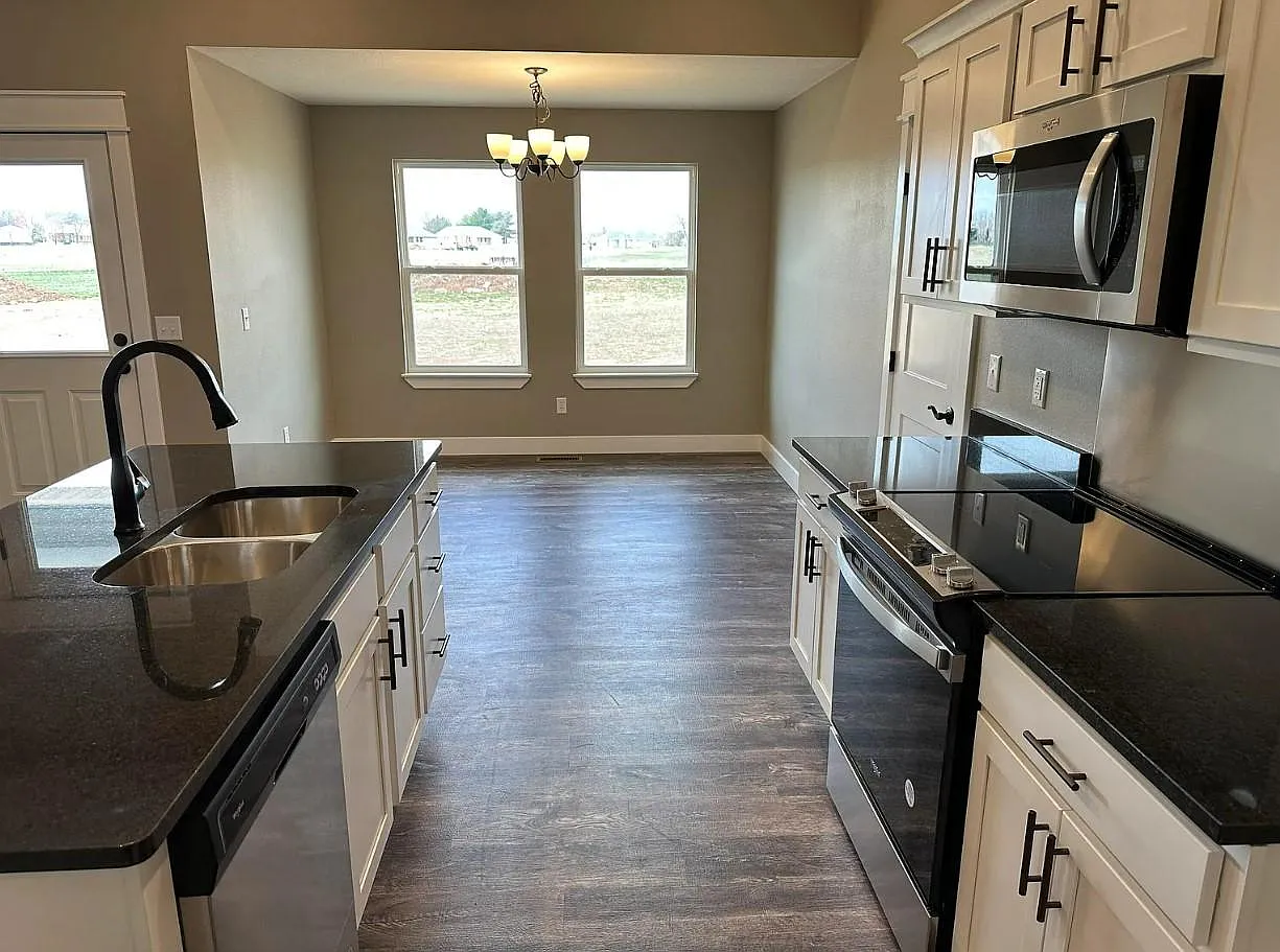 3 bed, 1465 sqft, $2,000 — Photo 3