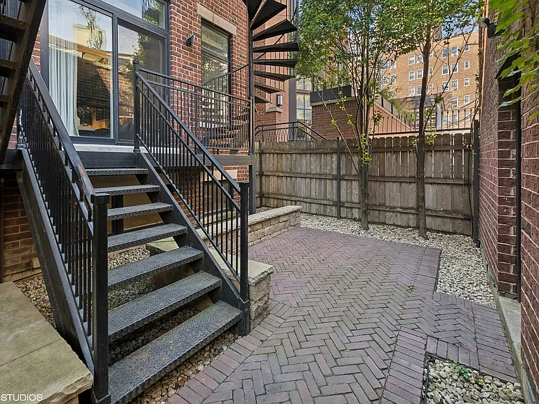 1907 N Lincoln Park W — Photo 27