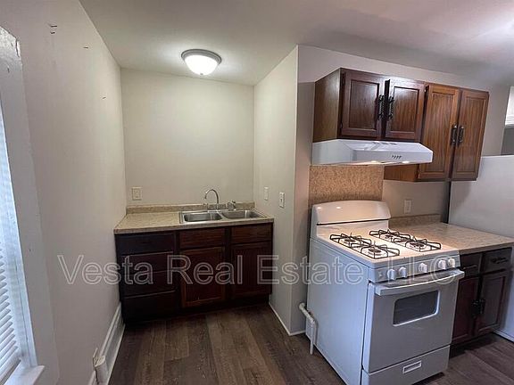 3rd image of 1211 1/2 W Market St