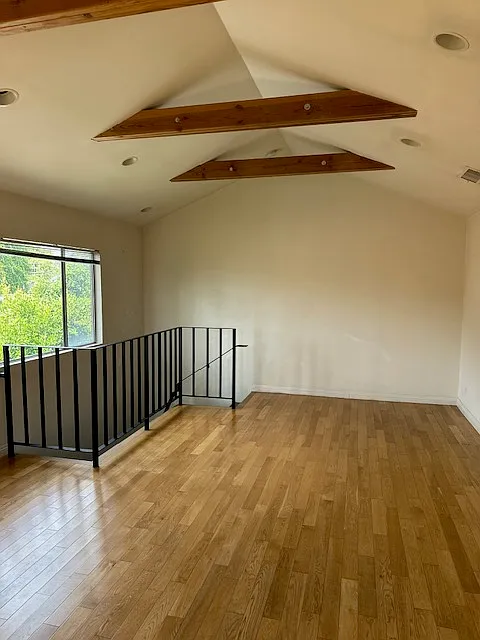 3 bed, 1050 sqft, $5,050 — Photo 2