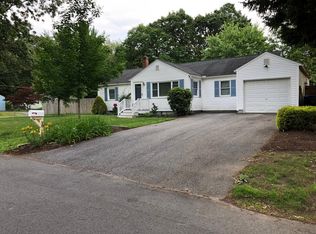 98 Bretton Rd, Springfield, MA 01119