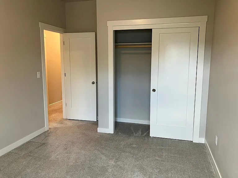 3731 Village Center Dr — Photo 22