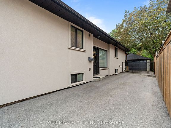 4th image of 14 Howarth Ave