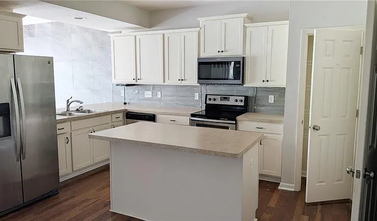 2099 Commons Cir — Photo 10