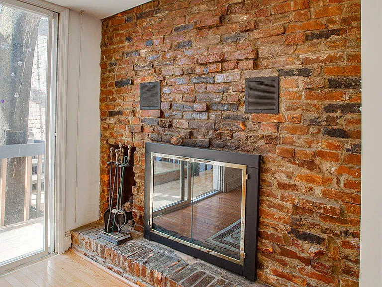 733 N 24th St — Photo 16