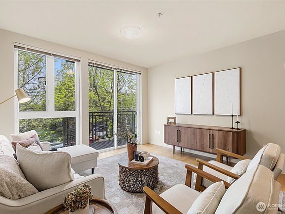 5th image of 3104 Western Avenue #218