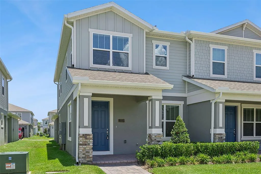 3 bed, 2.5 bath, 1644 sqft, $2,750 — Photo 2