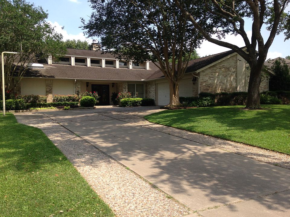 1st image of 204 Woodglenn Dr