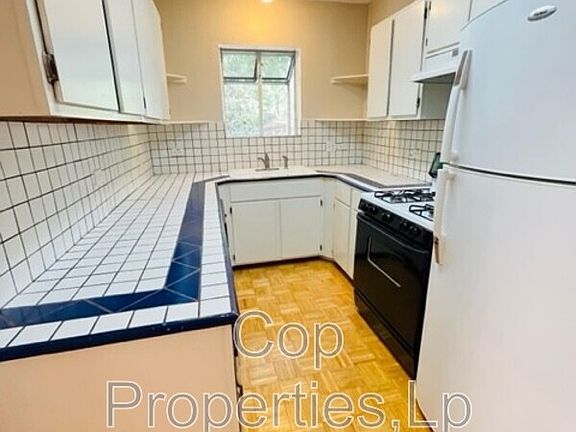 4th image of 413 W Hollywood Ave