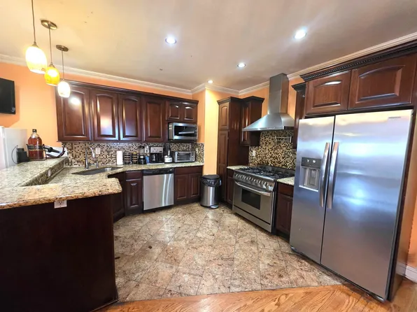 102 Clendenny Avenue image 4 of 20