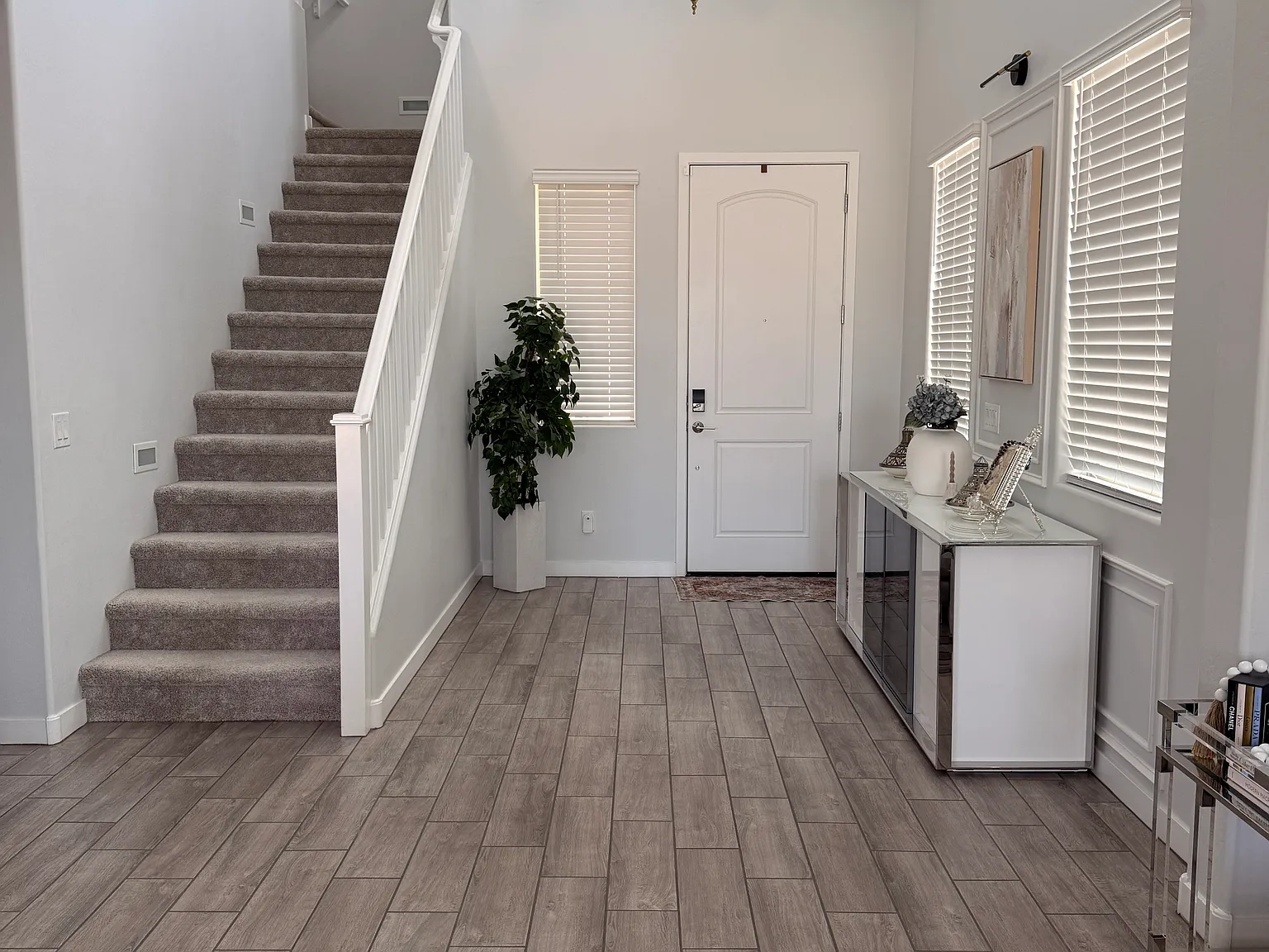 3 bed, 2.5 bath, 2442 sqft, $2,800 — Photo 3