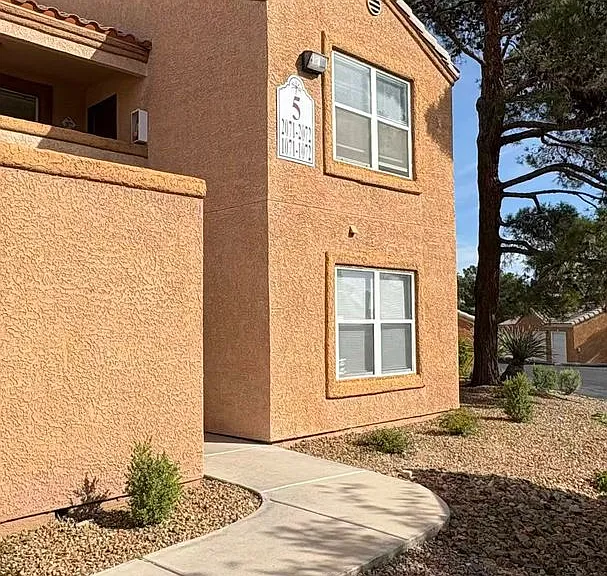 1150 N Buffalo Dr #2072 — Photo 3