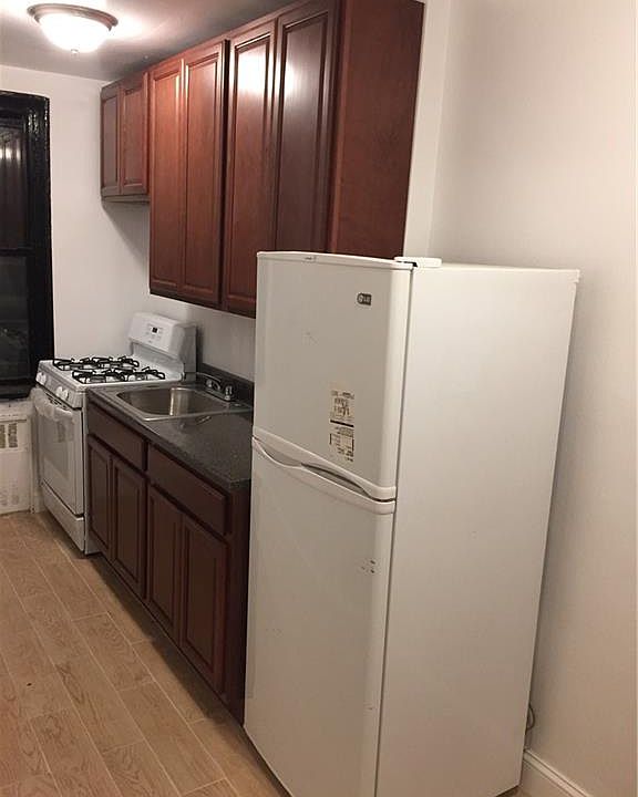 2nd image of 534 Morris Park Ave APT 1F