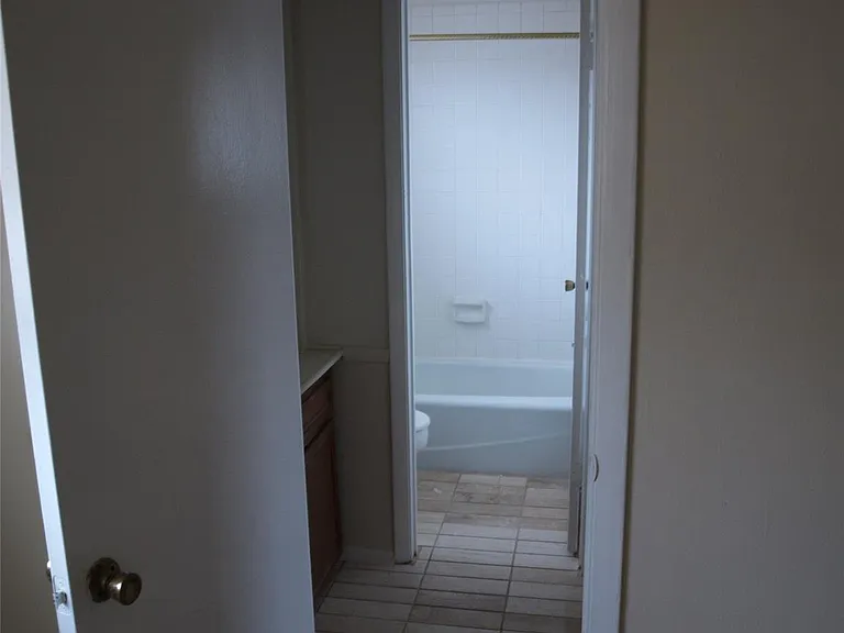 10806 Lynbrook Dr #B — Photo 20