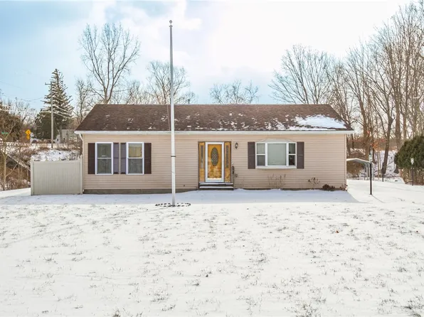 8509 Brookview Dr, Honeoye, NY 14471