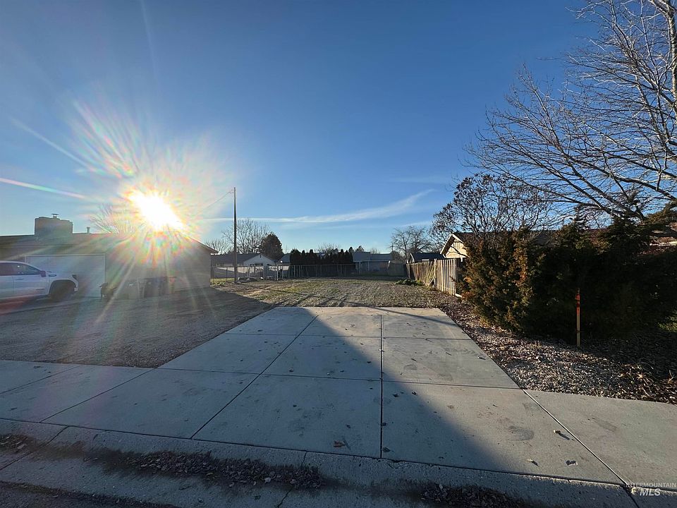 2nd image of 3435 N Jullion St