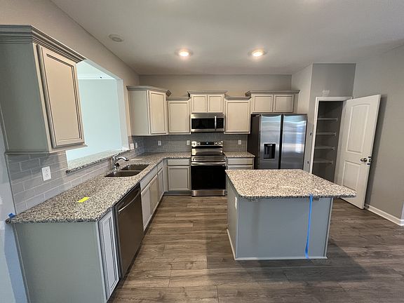 5th image of 3815 Eastwind Dr Lot 204