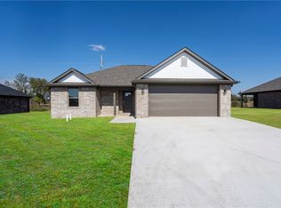 1119 Center Court Cir, Grove, OK 74344