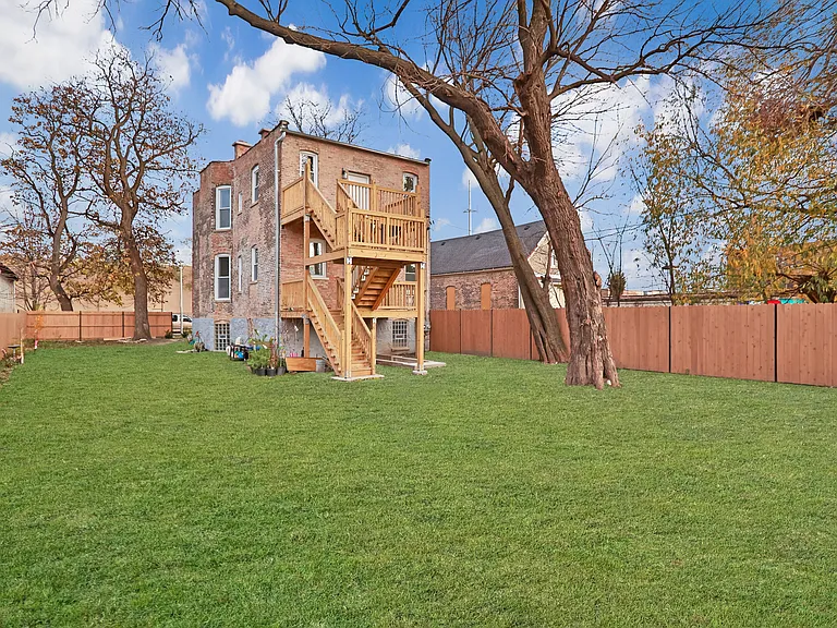 416 N Troy St #1 — Photo 20