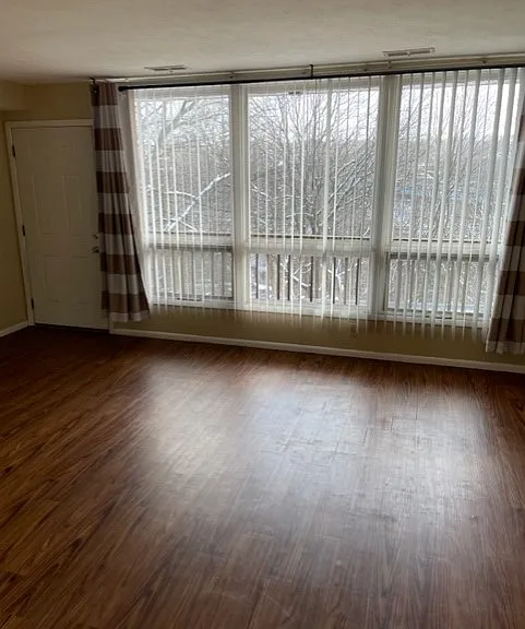 Riverview Apartments — Photo 11