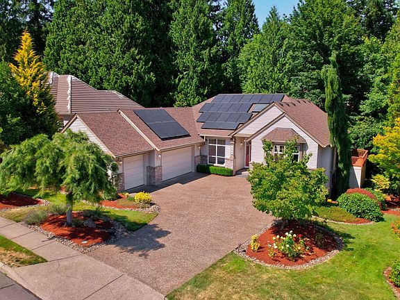 2nd image of 285 SE Avondale Way