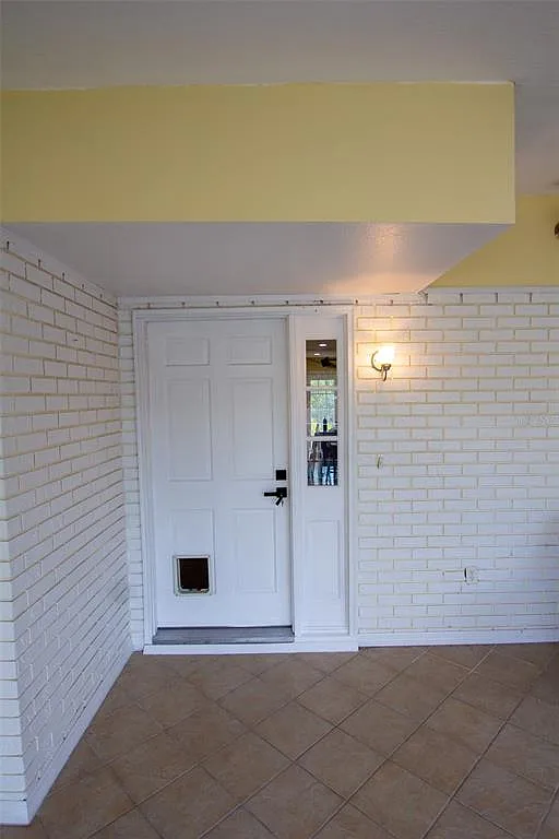 3 bed, 2.0 bath, 2125 sqft, $1,095 — Photo 3