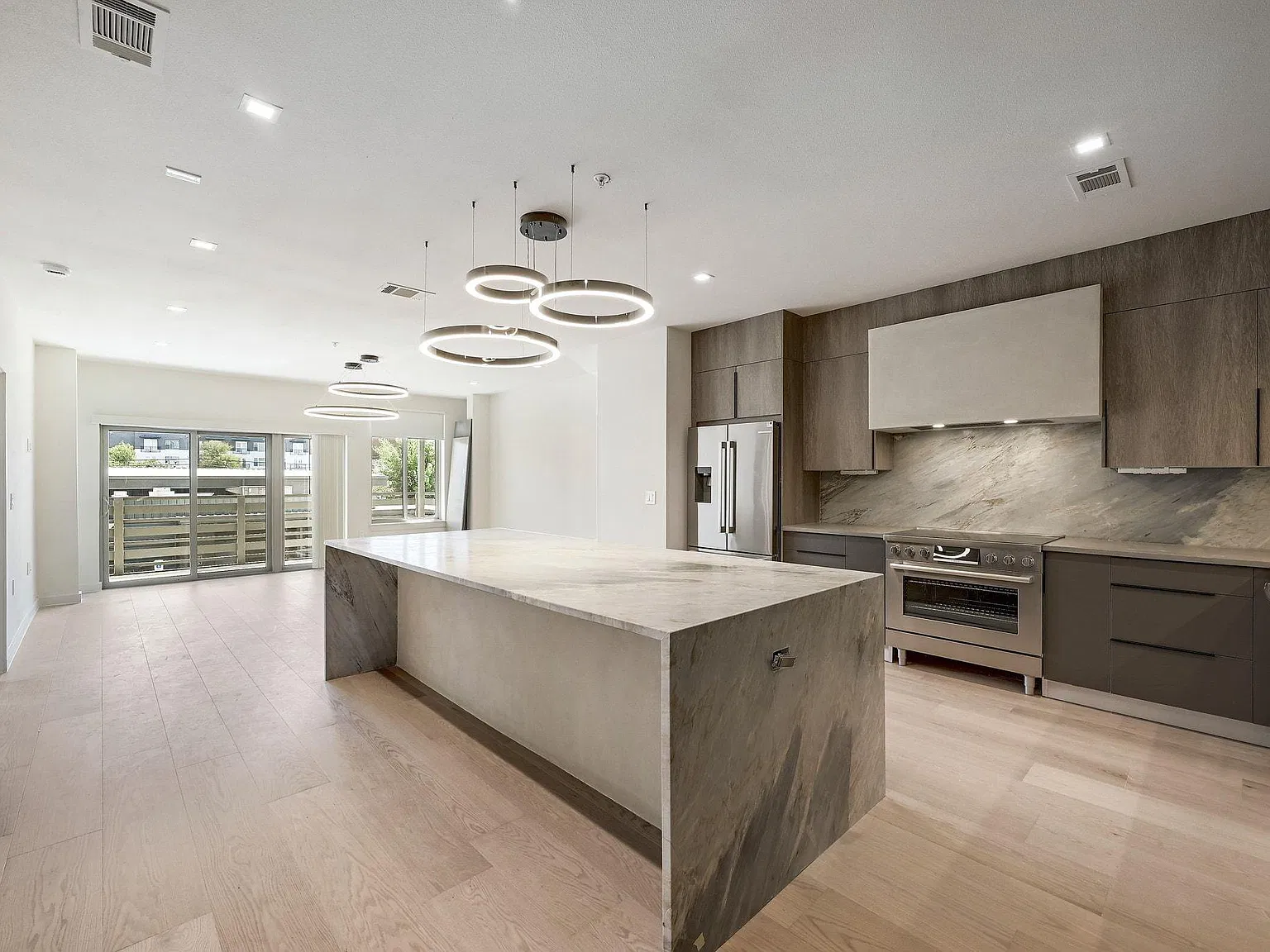 1 bed, 1.5 bath, 1048 sqft, $3,500 — Photo 3