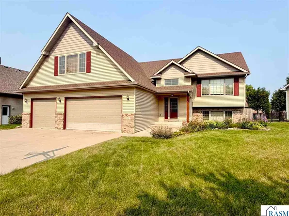 608 Colodoro Ln, Eagle Lake, MN 56024