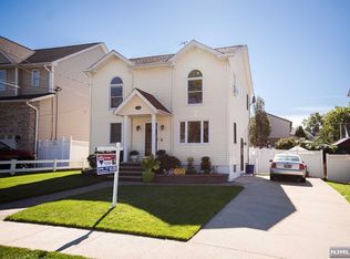 90 Platt Ave, Saddle Brook, NJ 07663