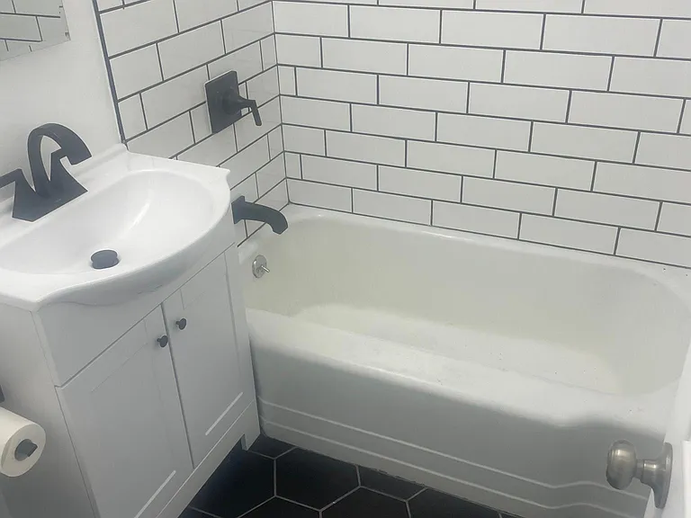 1832 N Minneapolis Ave — Photo 5