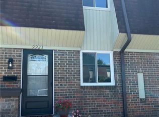 9923 W 52nd St, Merriam, KS 66203