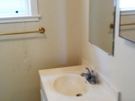 4th image of 376 Leigh Ave APT 3