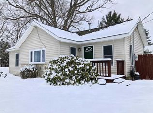 622 E Quarterline Rd, Newaygo, MI 49337