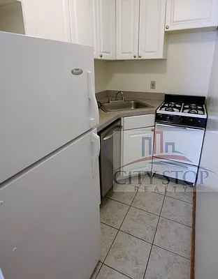 Rented by City Stop Realty | media 18