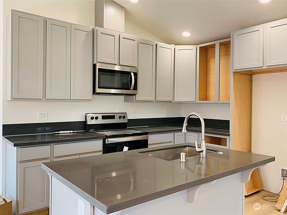 4th image of 579 Meadow Avenue NE