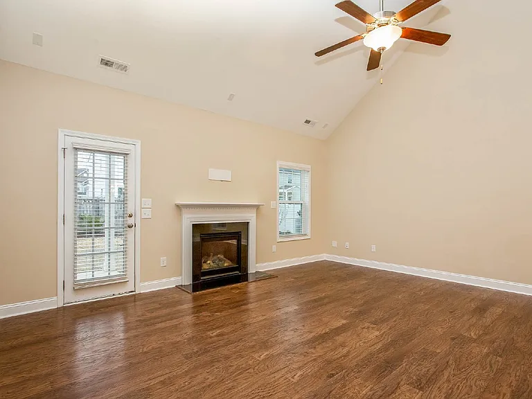 674 Stonebriar Ave — Photo 8