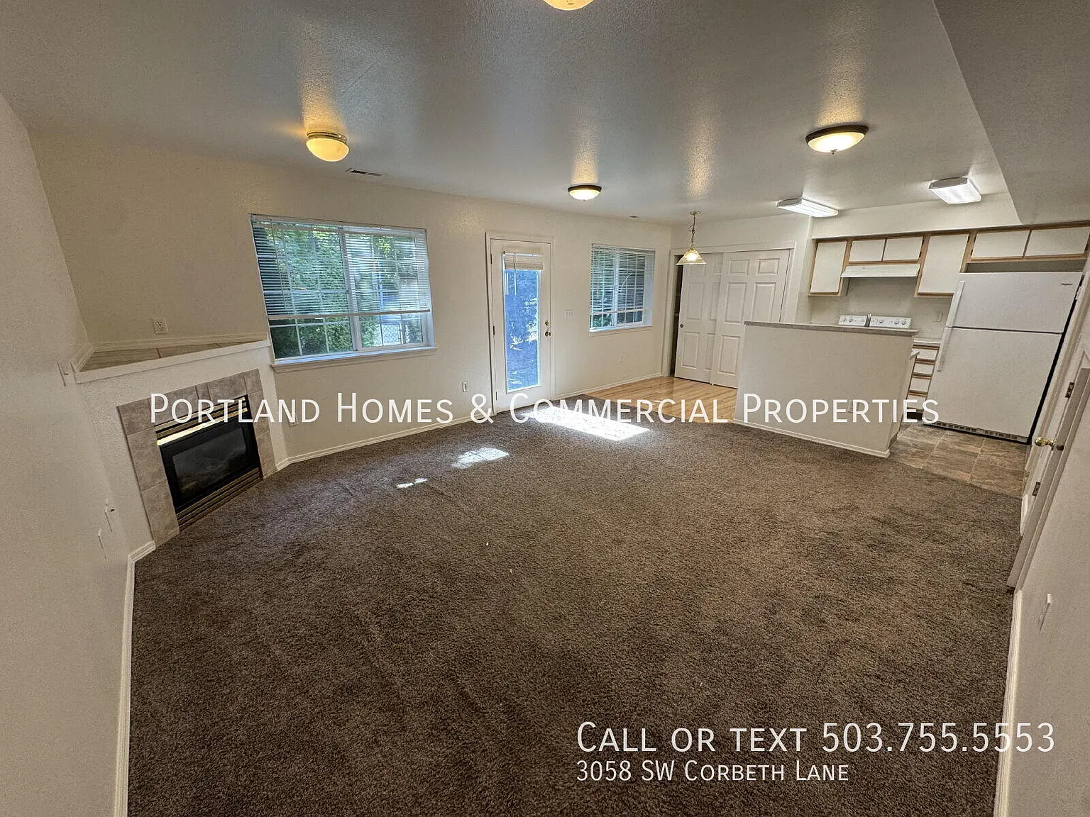 3 bedroom, 2.5 bath Townhouse — Photo 2