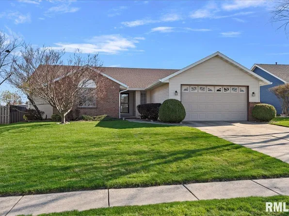 432 Wintergreen Dr, Chatham, IL 62629