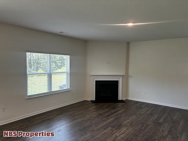 12309 Manhattan Ln — Photo 3