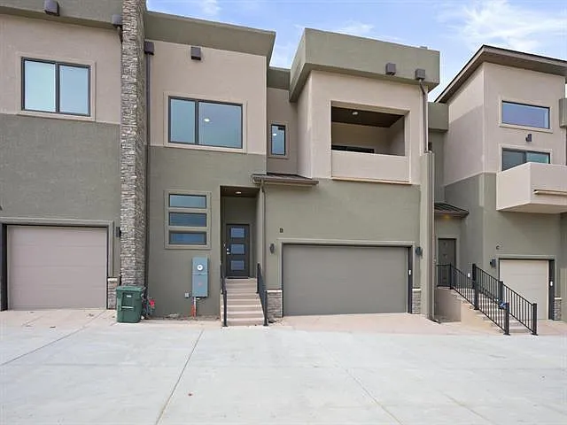 392 W Ridges Blvd #B
