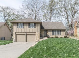 9826 Carter Dr, Overland Park, KS 66212