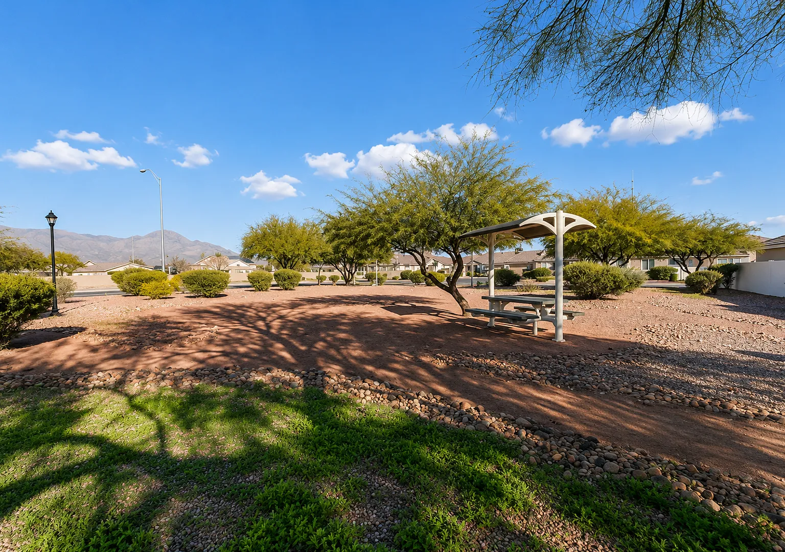 Large 3bd, 2 ba, 2 car 1235 sqft home — Photo 4