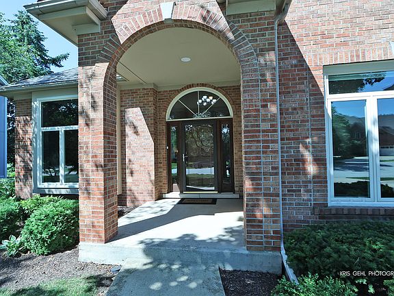 3rd image of 898 Lakeridge Ct
