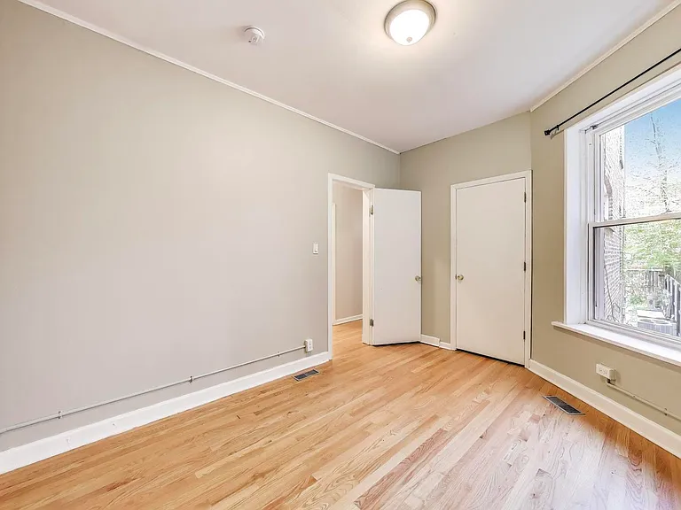 4746 N Malden St #3 — Photo 13