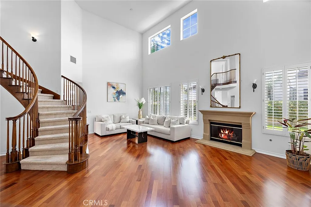 4 bed, 4.5 bath, 3400 sqft, $6,500 — Photo 1
