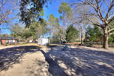 4th image of 1073 Kentwood Dr