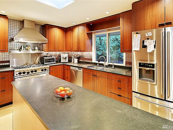 5th image of 8820 SE 63rd St
