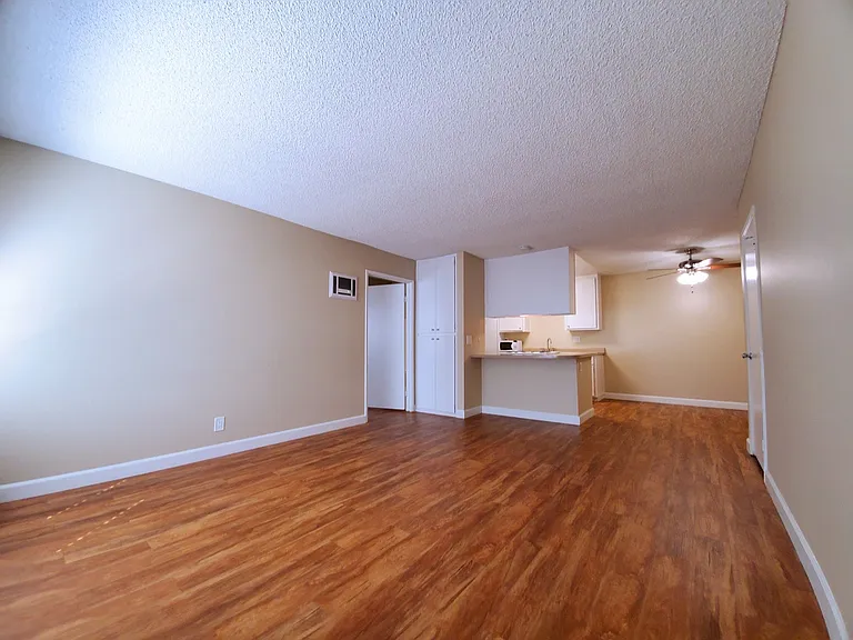 Parklane Apartments — Photo 24
