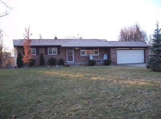 4444 Robindale Dr, Burton, MI 48519